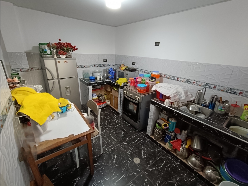 VILLA MARÍA DEL TRIUNFO - VENTA CASA CON COCHERA - ÁREA 128 m2 - 5