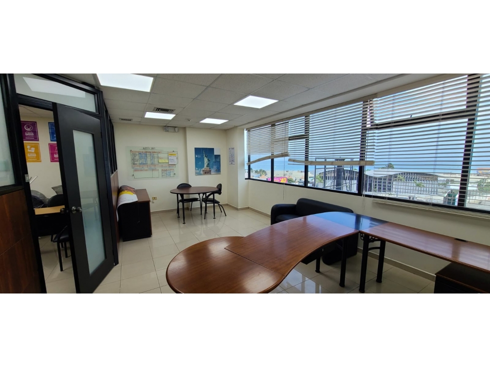 Venta y/o renta oficina amoblada en Edif. El Navio Manta Ecuador. - 3