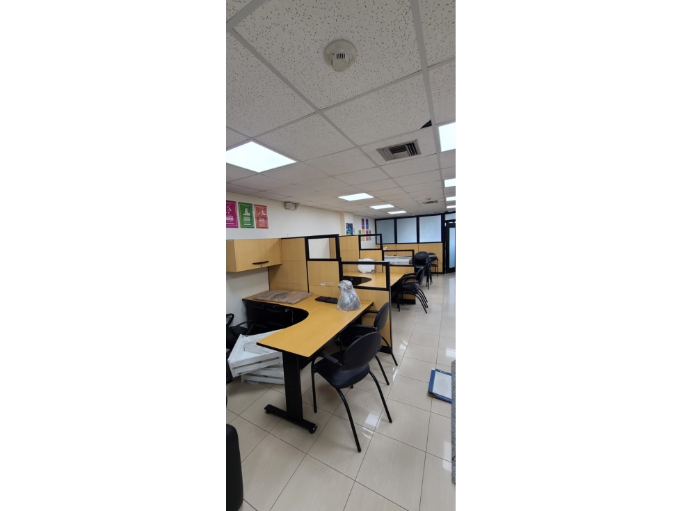 Venta y/o renta oficina amoblada en Edif. El Navio Manta Ecuador. - 4