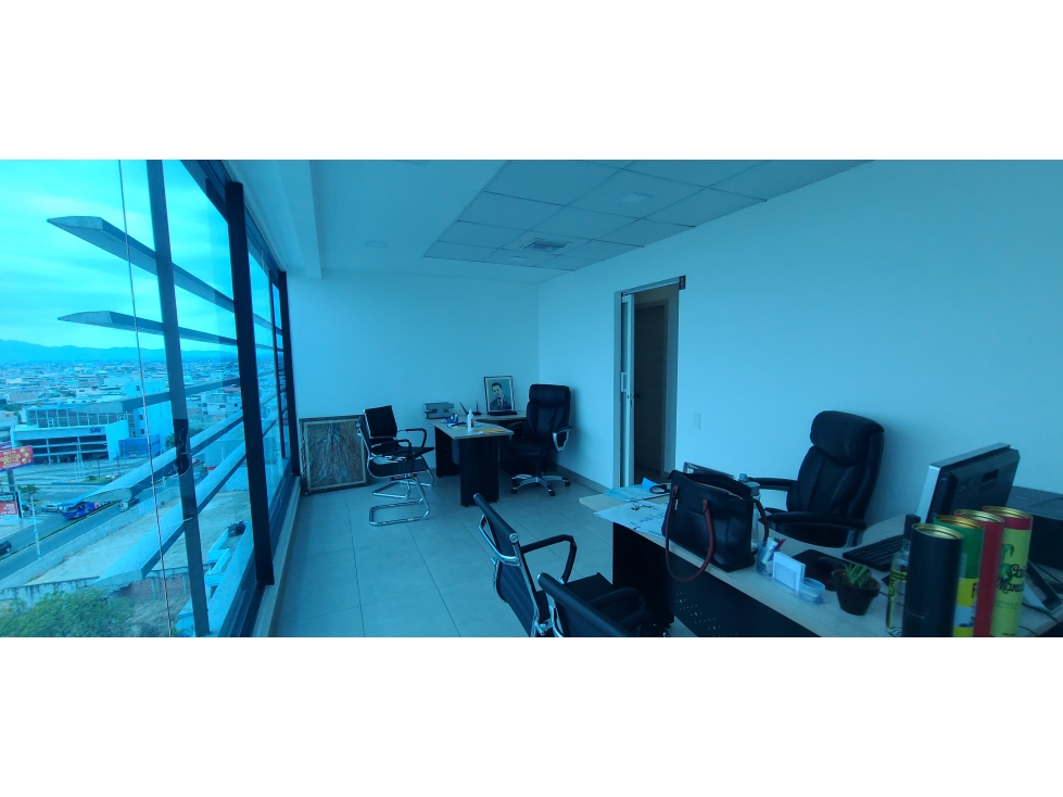 En venta oficina ejecutiva en Manta Business Center - 3