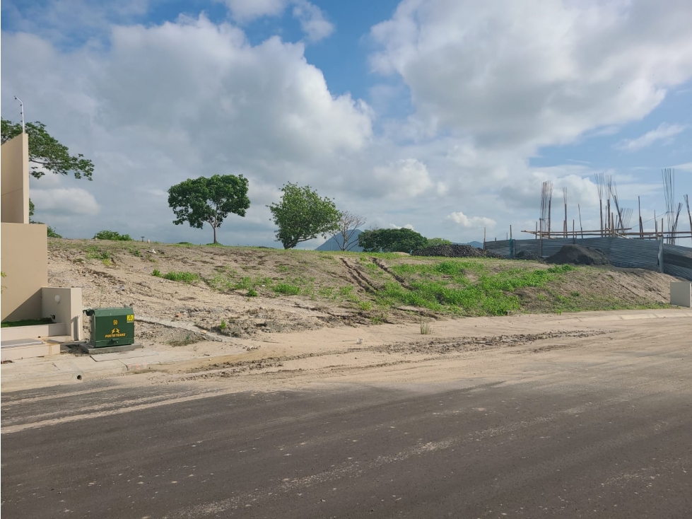 Se vende terreno Urb Costa del Este Sector Vía Circunvalación. - 6