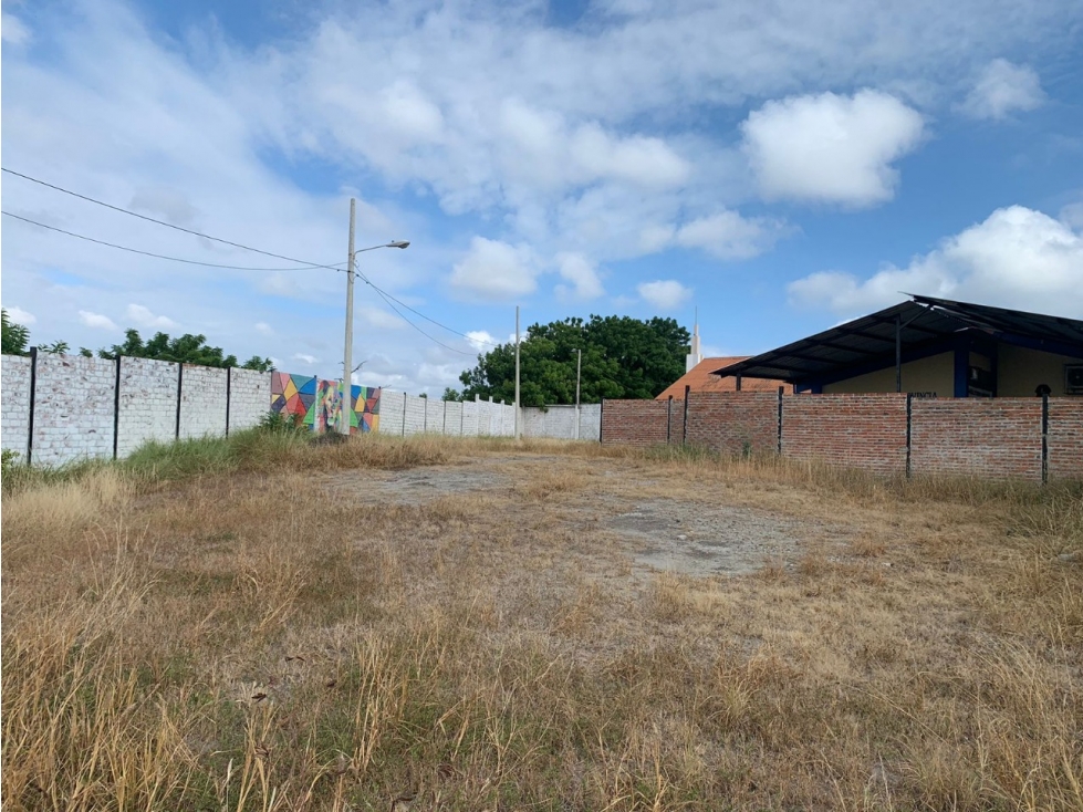 En venta terreno comercial Av 4 de Noviembre Manta - 4
