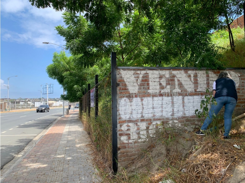 En venta terreno comercial Av 4 de Noviembre Manta - 6