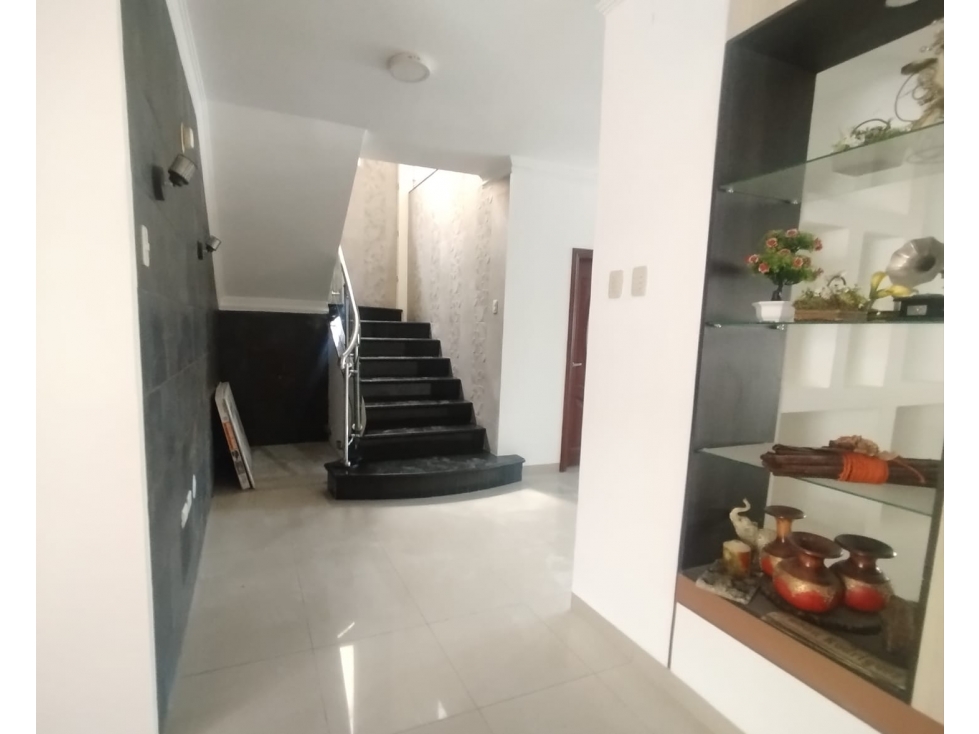 VENDO CASA EN LAS CUMBRES, CEIBOS NORTE — foto 2