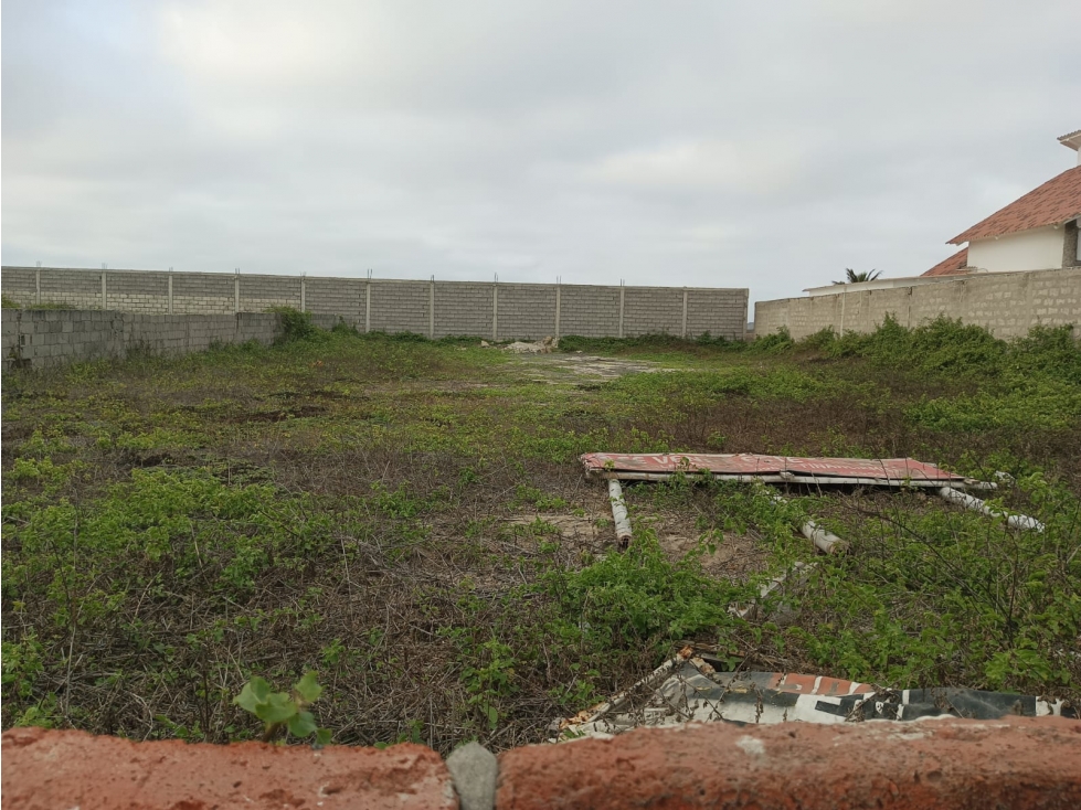 VENDO LOTE DE TERRENO FRENTE AL MAR - 3