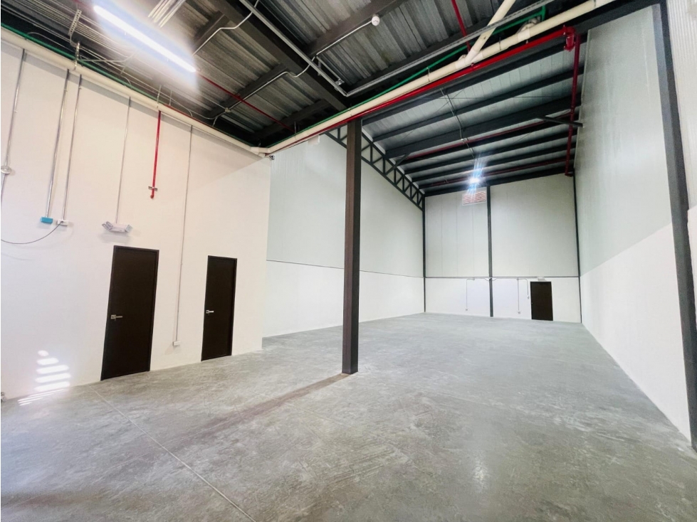 SE ALQUILA BODEGA EN ALMAX PLUS - 2