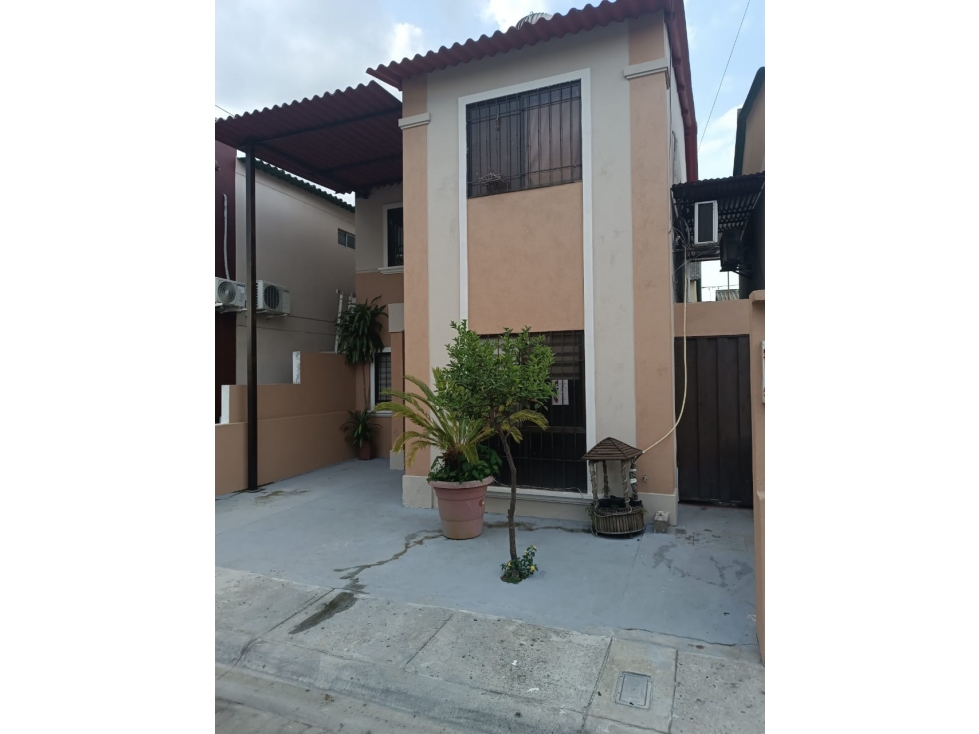 DE OPORTUNIDAD VENDO CASA EN URBANIZACION LA JOYA — foto 2
