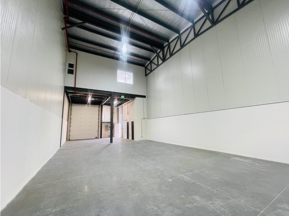 SE ALQUILA BODEGA EN ALMAX PLUS - 4