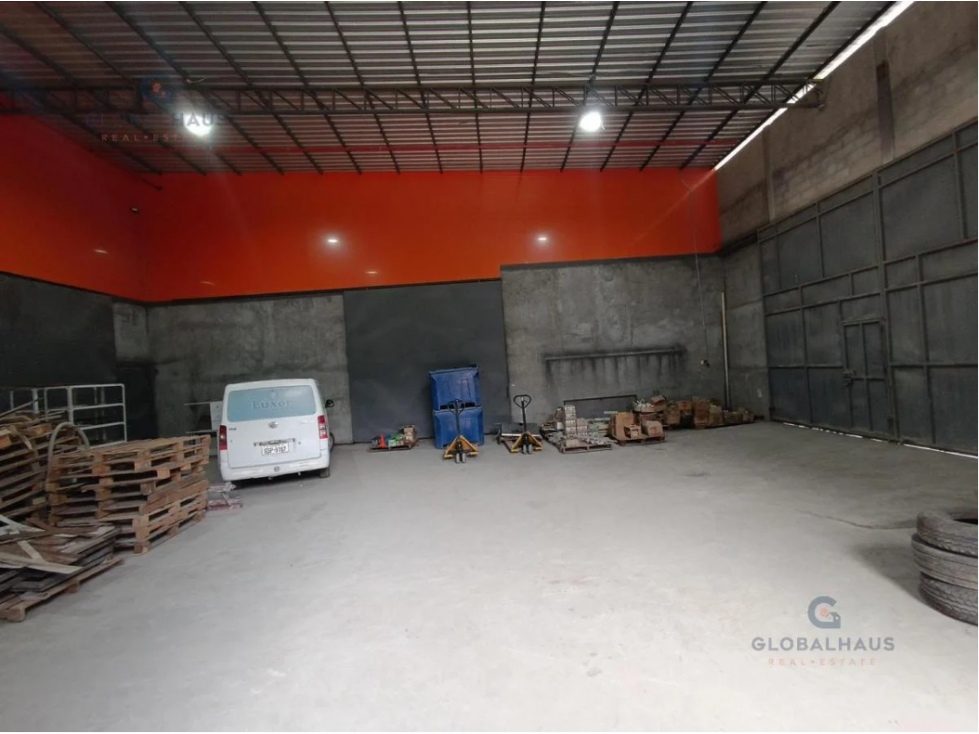 Vendo AMPLIA bodega en Ave. Nicolás Lapenti - 3
