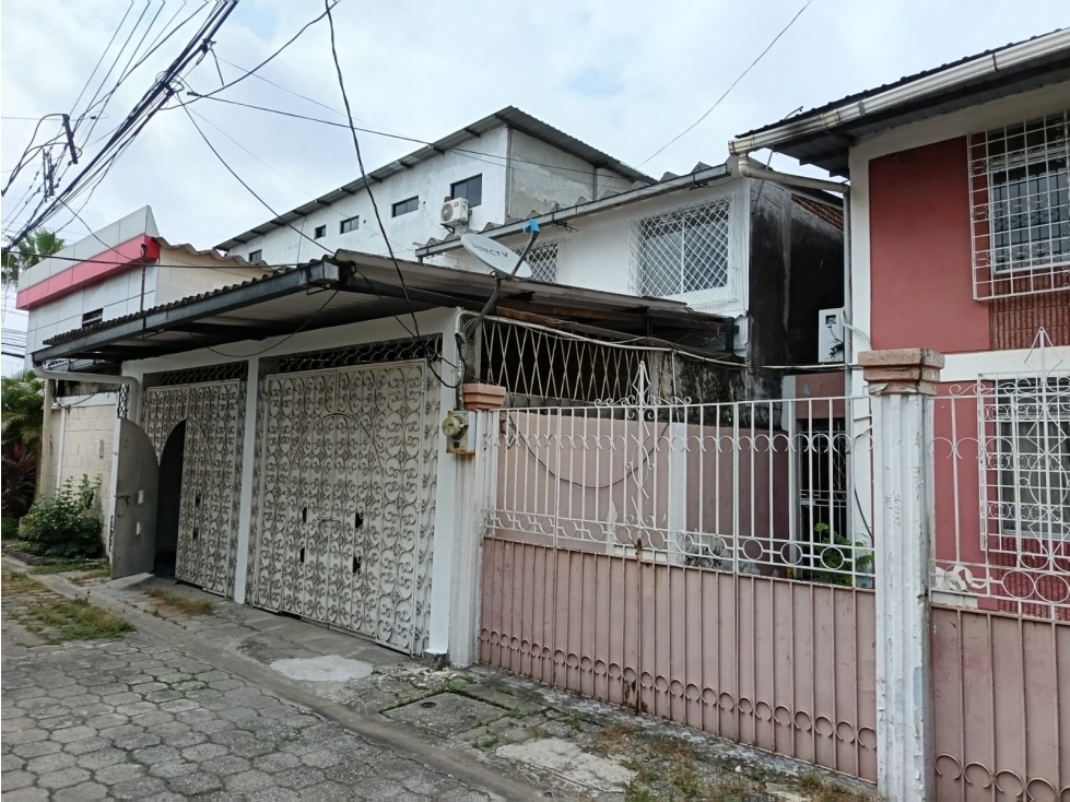 PROPIEDAD EN ALBORADA 10MA - 1