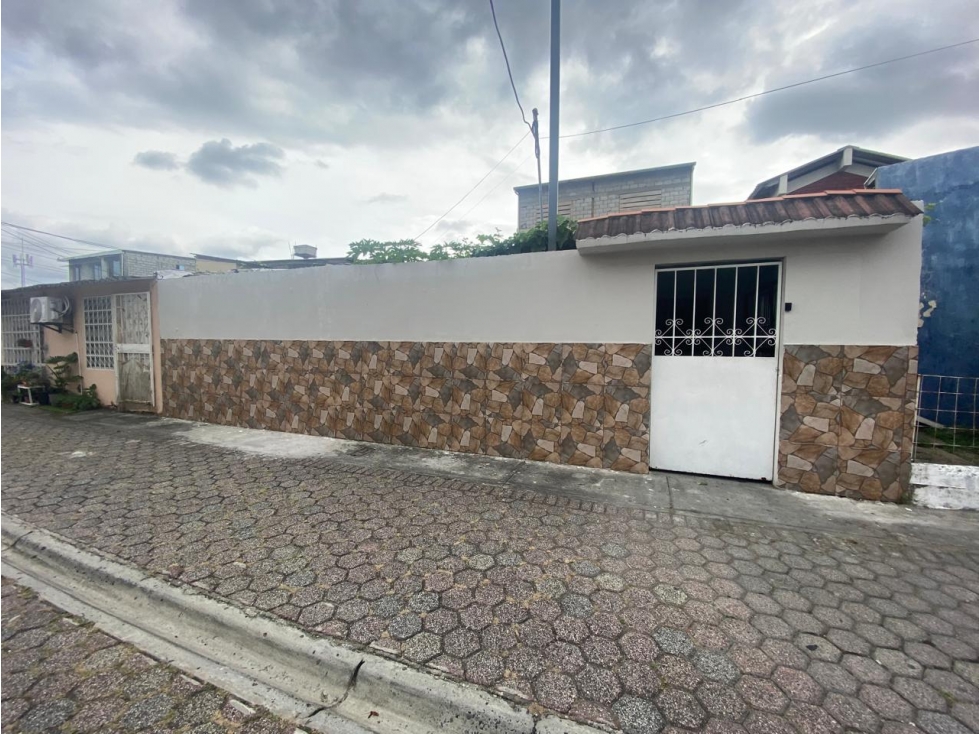 PROPIEDAD EN ALBORADA 5TA - 1