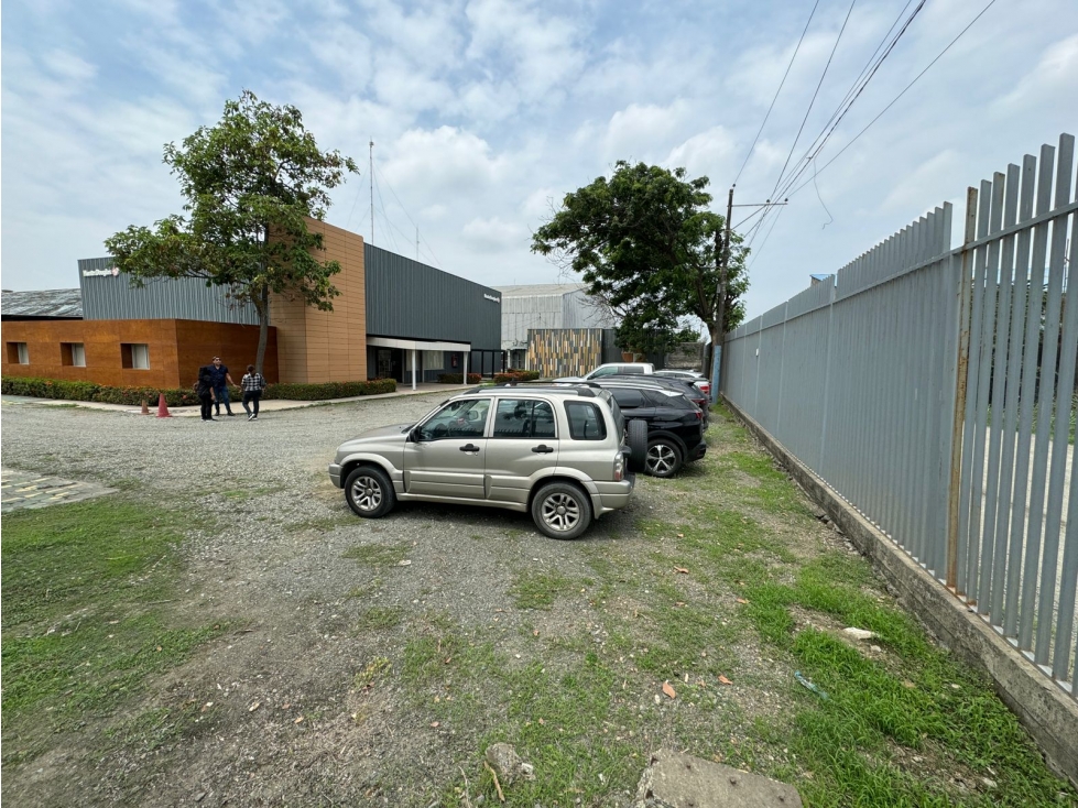 Venta de Terreno con Galpones, Bodegas y Oficinas en Durán - 2