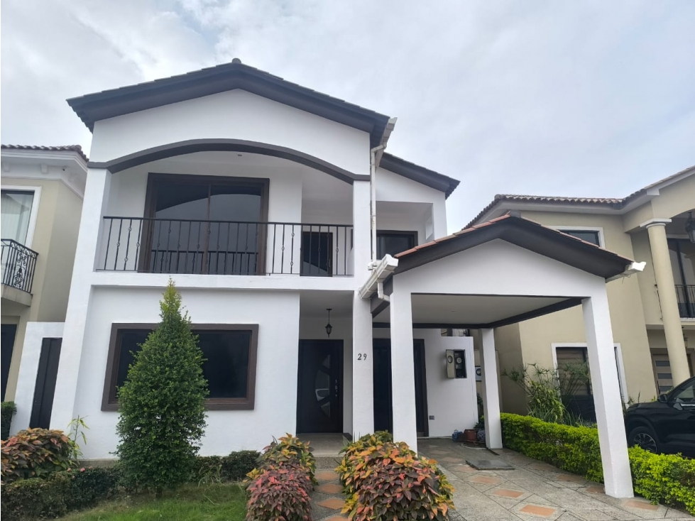 CASA MODERNA EN CIUDAD CELESTE ETAPA LA MARINA