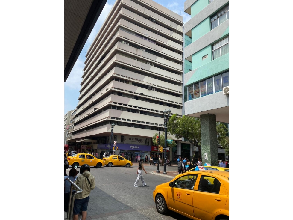 EMPRESA MULTINACIONAL VENDE OFICINA EN AVENIDA 9 DE OCRTUBRE