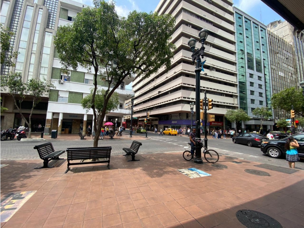 EMPRESA MULTINACIONAL VENDE OFICINA DE OPORTUNIDAD EN EDIFICIO PLAZA