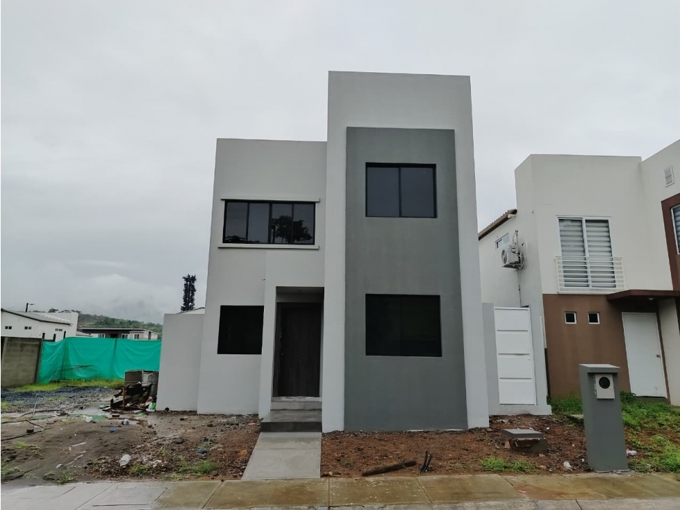 CASA DE ESTRENO EN VILLAS DEL REY ETAPA HARRY