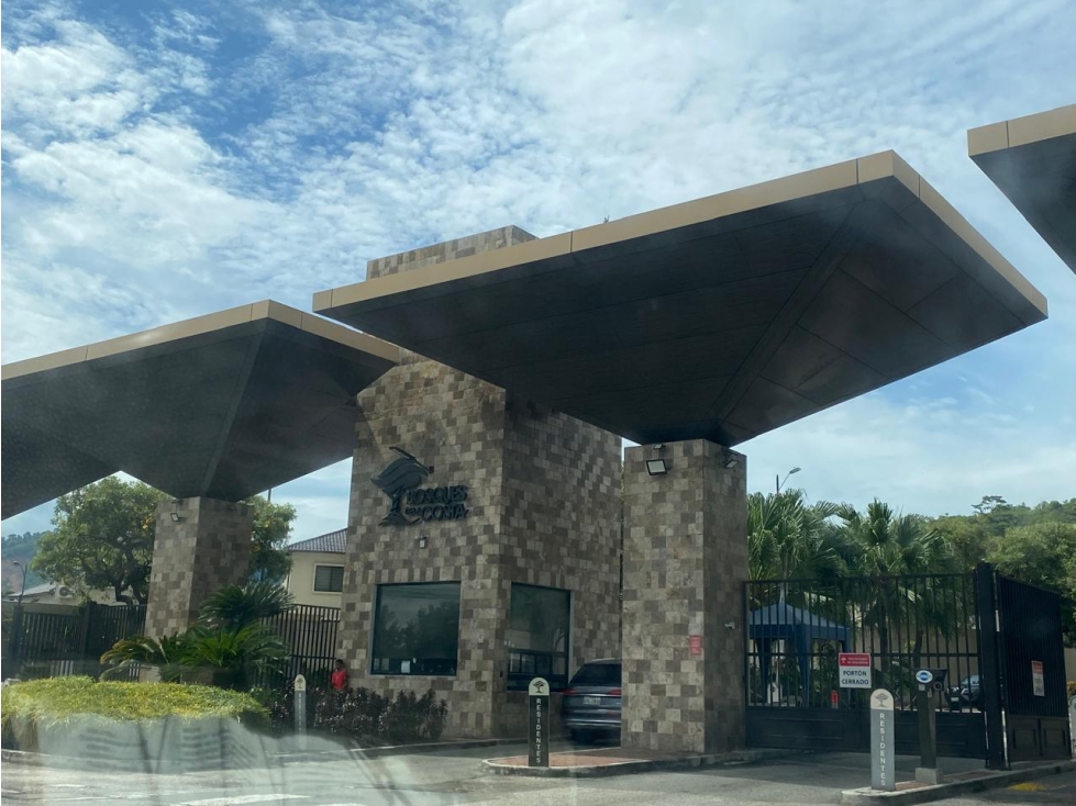 HERMOSA PROPIEDAD EN BOSQUES DE LA COSTA — foto 3