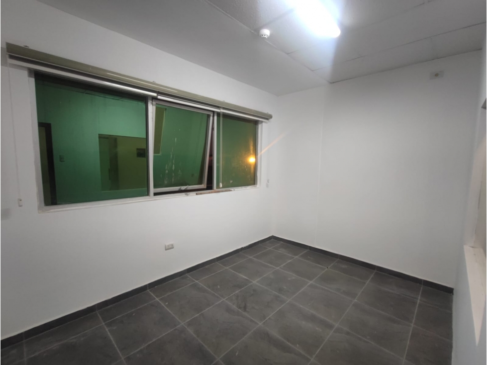 EDIFICIO CERCA DEL MALL DEL NORTE MUCHO LOTE - 4