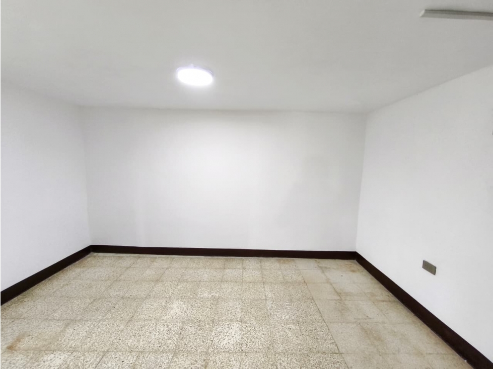 Alquilo Oficina en Cdla. Chemise. - 3