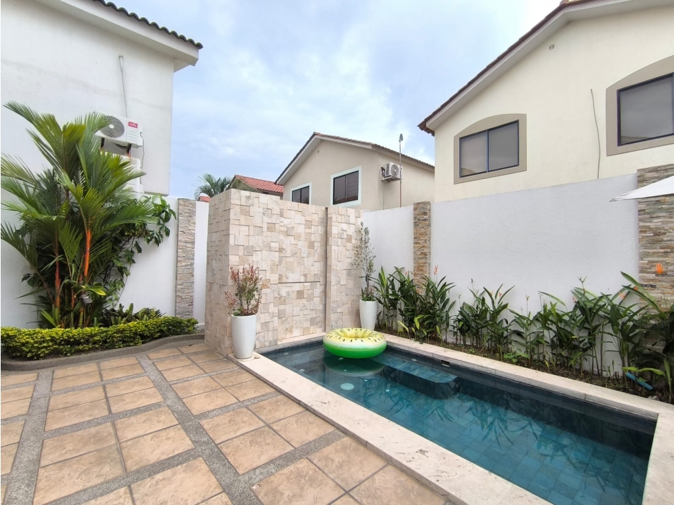 Casa amplia con piscina Ciudad Celeste