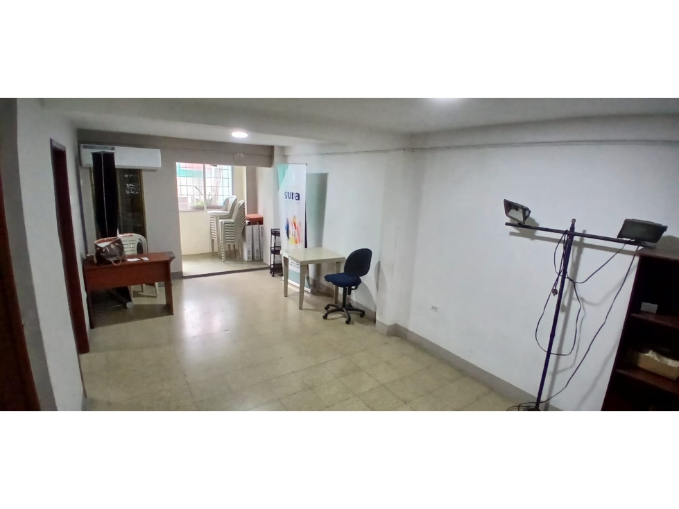 PROPIEDAD COMERCIAL CON LOCAL EN ALBORADA 13 CON PISCINA — foto 4