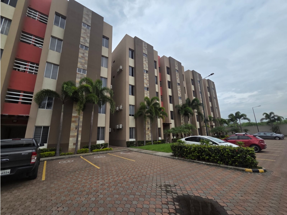 Vendo Departamento en Urb Romadera. Autopista Narcisa de Jesus
