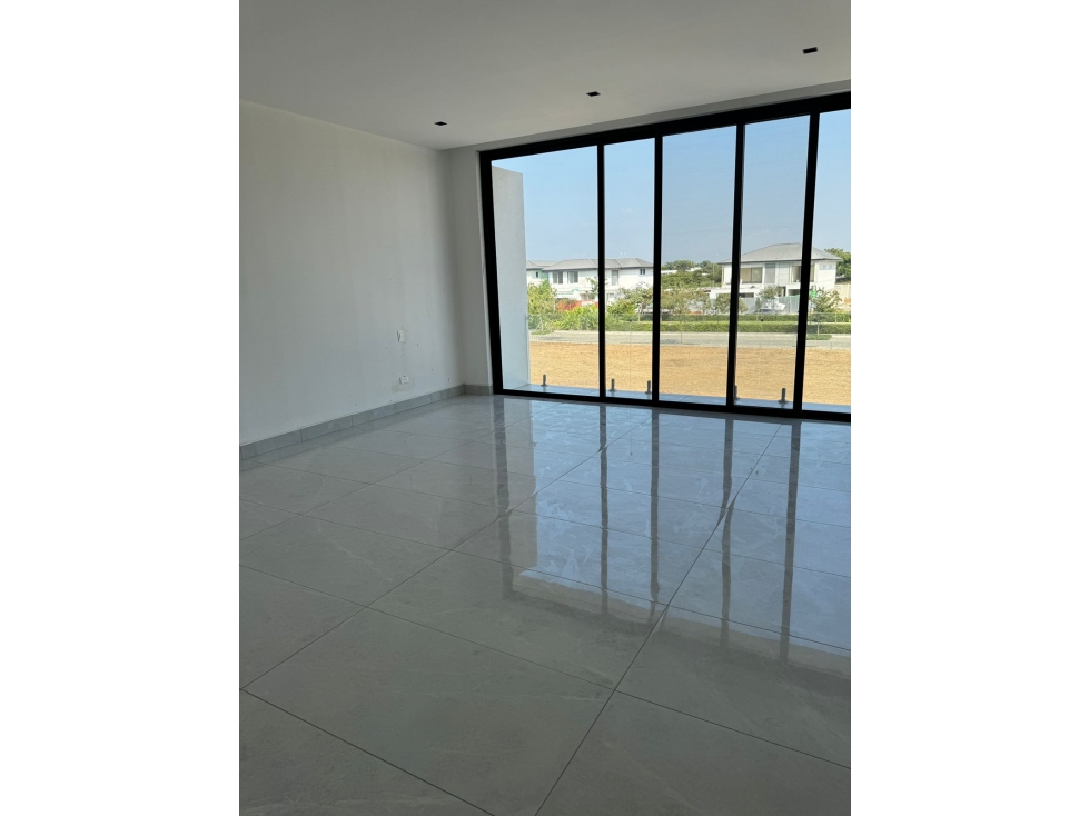 Casa de Estreno Isala Mocoli etapa Monaco — foto 4