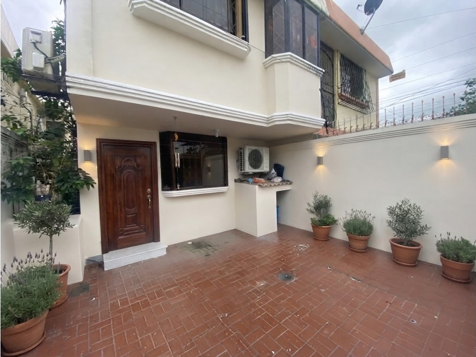 SE VENDE CASA DE 2 PISOS EN GUAYACANES - 2