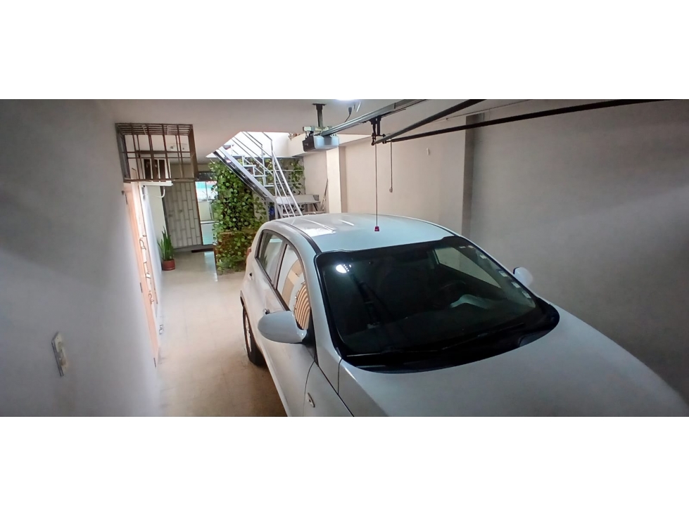 PROPIEDAD COMERCIAL CON LOCAL EN ALBORADA 13 CON PISCINA — foto 6
