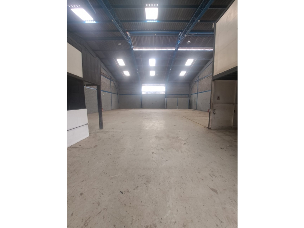 BODEGA EN AV. JUAN TANCA MARENGO - 6