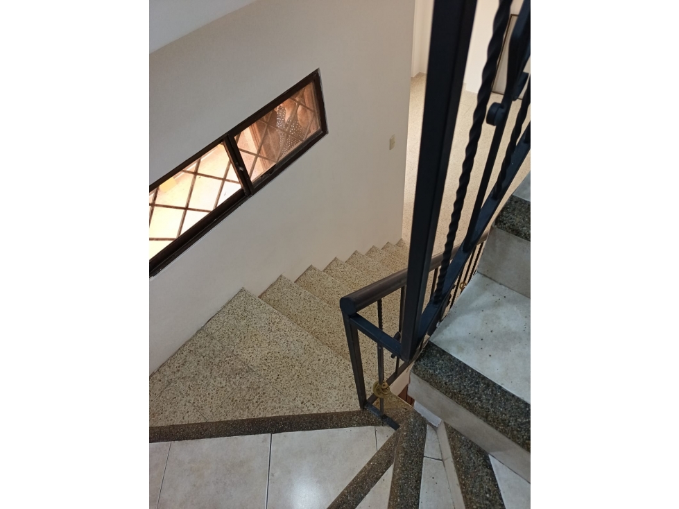 Alquilo Casa de Dos pisos con Terraza en Urdenor1. — foto 6