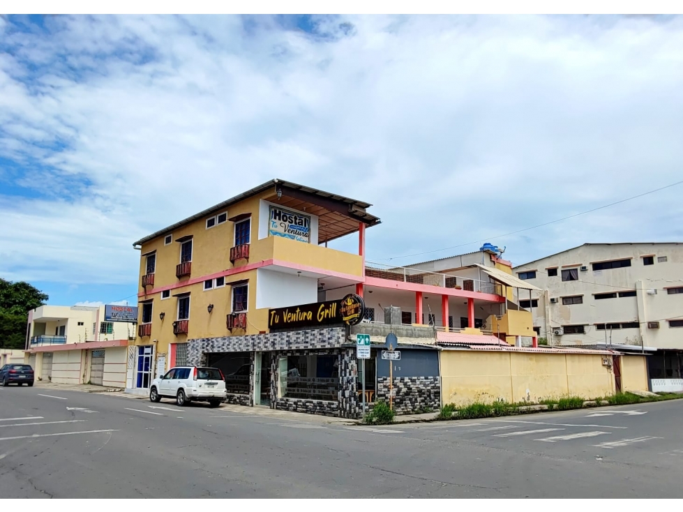 SE VENDE HOTEL ESQUINERO EN SALINAS A UNA CUADRA DEL MALECON - 1