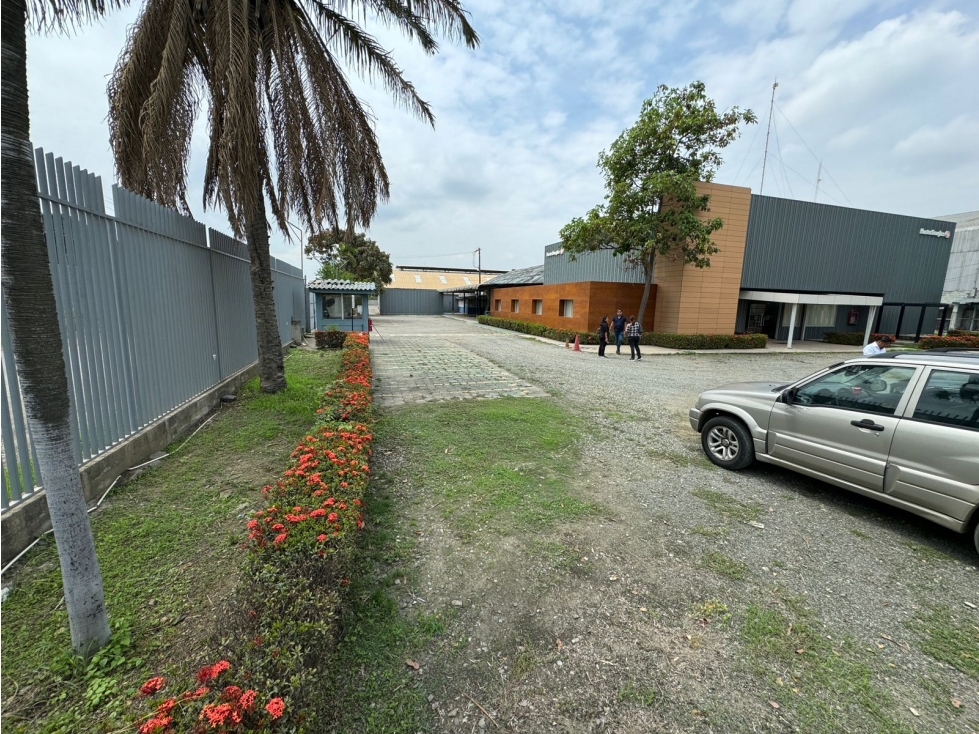 Venta de Terreno con Galpones, Bodegas y Oficinas en Durán - 3