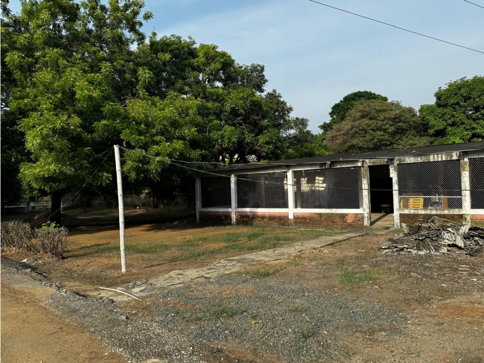 Terreno en Km 24 vía Daule a 50metros del Zoológico Pantanal - 1