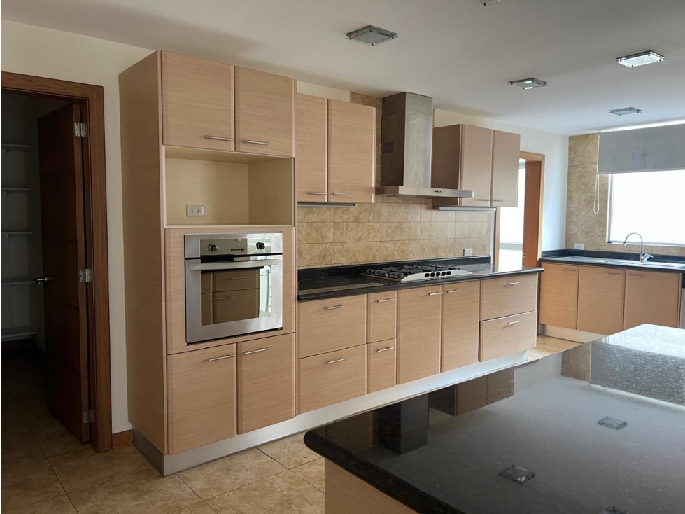 Departamento con terraza en Venta Vista Grande Cumbayá | Real Estate