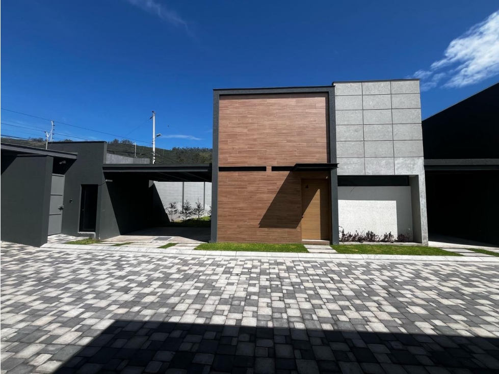 Casa moderna con jardín Yanazarapata Cumbayá | Innova Real Estate