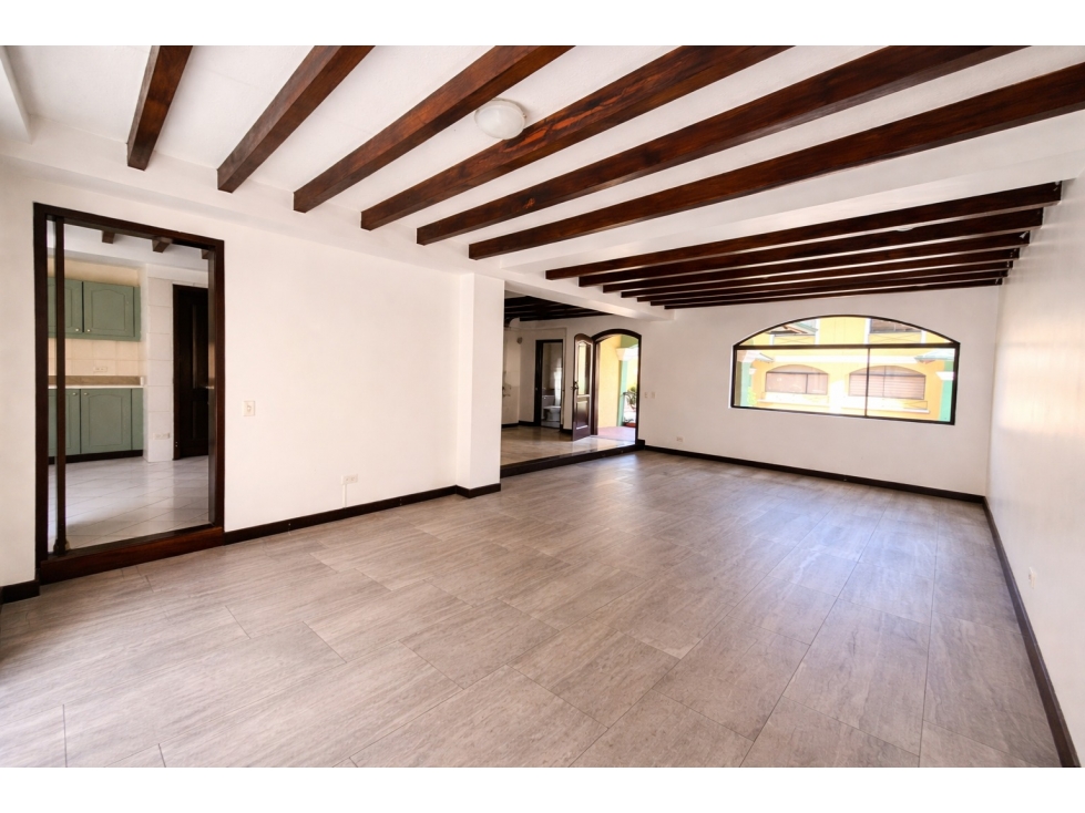 Casa de 265m2 en venta en Cumbayá cerca de USFQ y Paseo San Francisco — foto 4