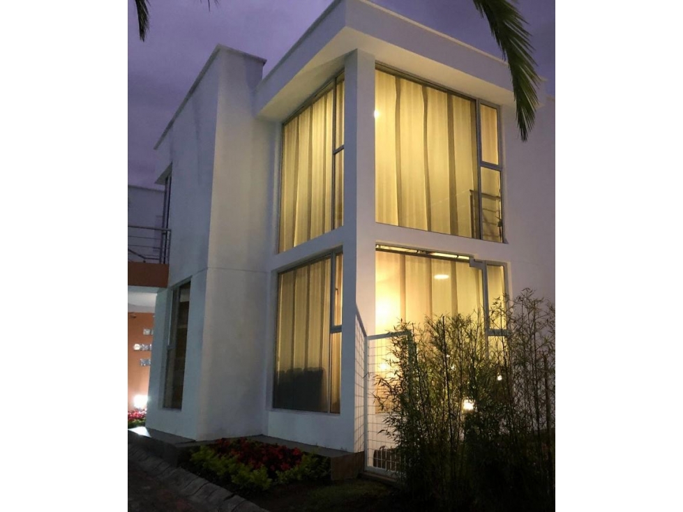 Casa en Venta en Tumbaco | 286 m² Construcción + 123 m² Jardín - 5