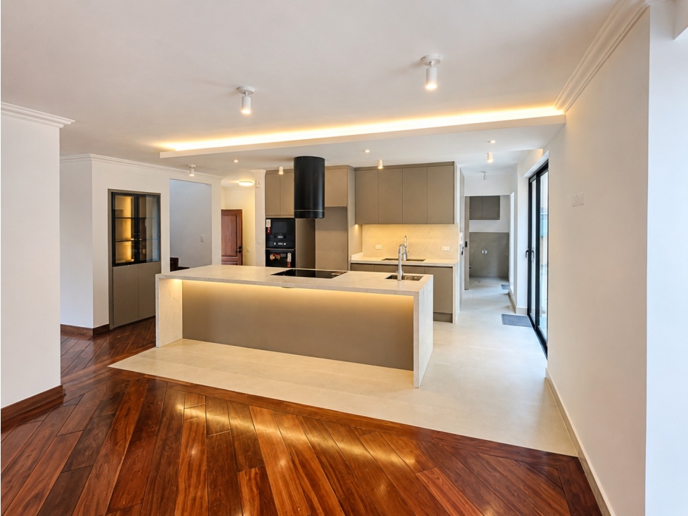 Casa de 232,68m² en arriendo en Cumbaya Vista Hermosa con jardín - 1