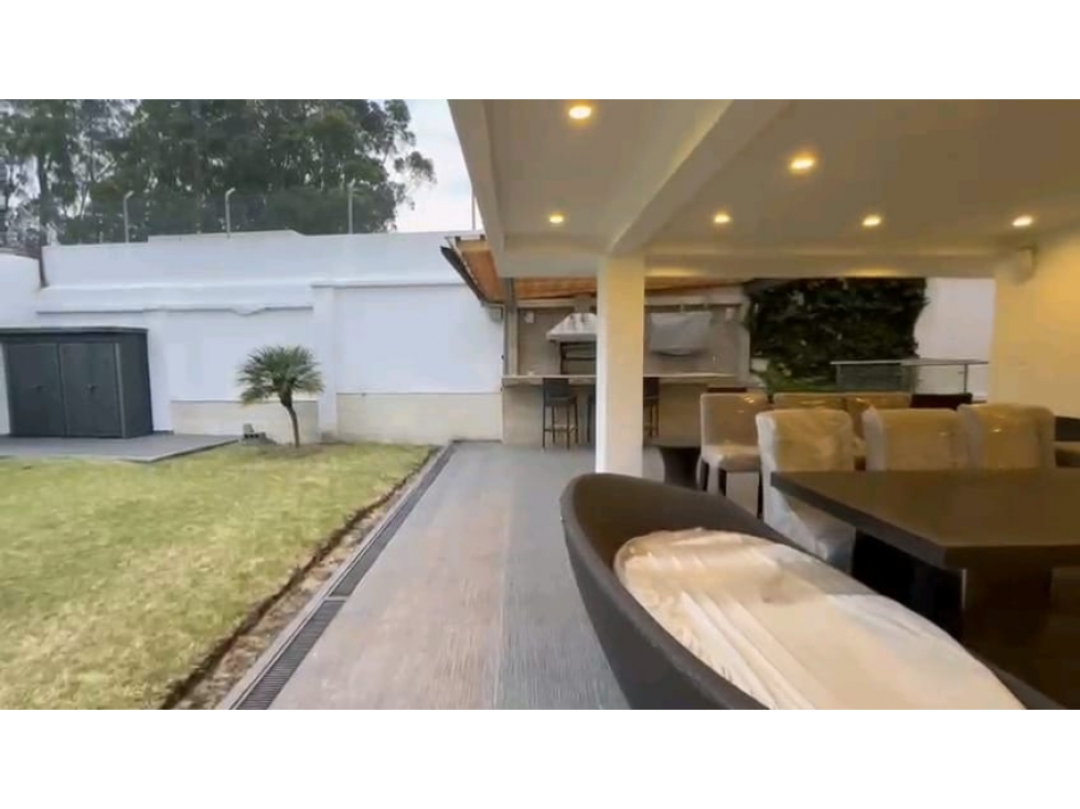 Casa de lujo en Venta con cine jardín y terraza en Quito Campo Alegre