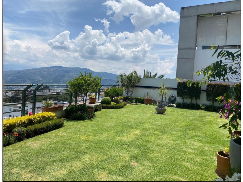 Casa de Lujo en Venta Vista Grande, Cumbayá | Vista Panorámica — foto 2