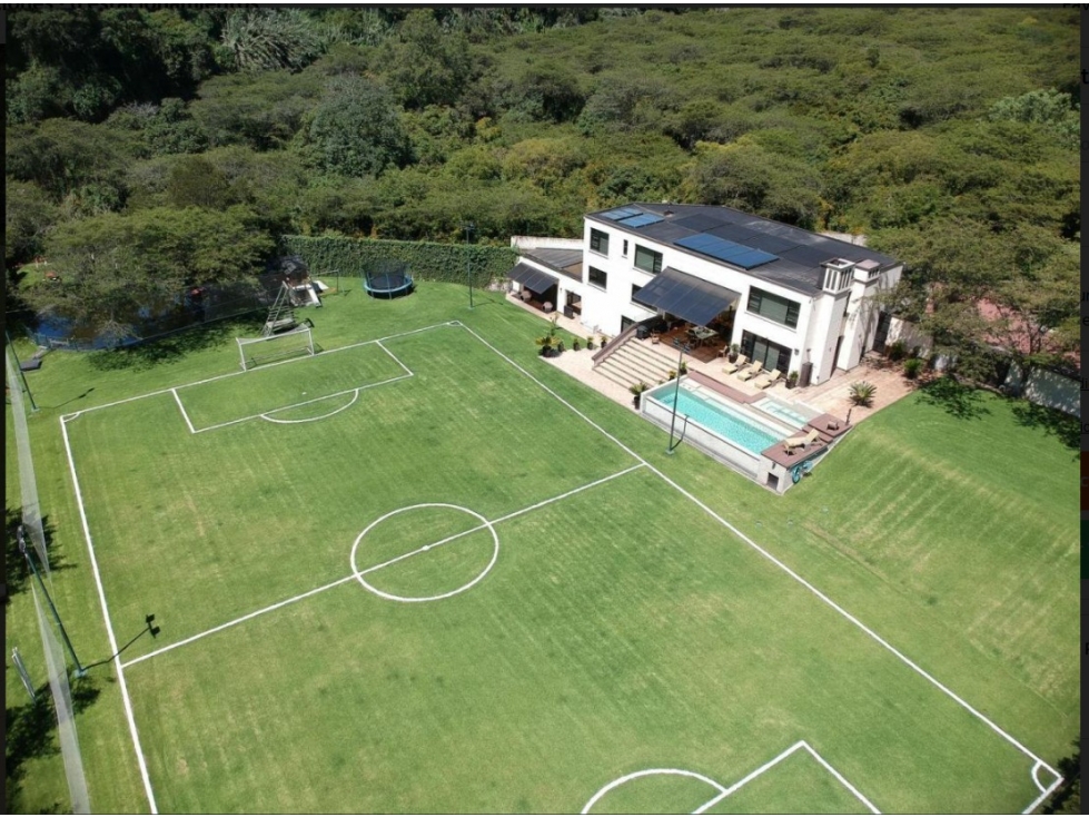 Casa en Cumbayá con cancha, piscina | Innova Real Estate — foto 2