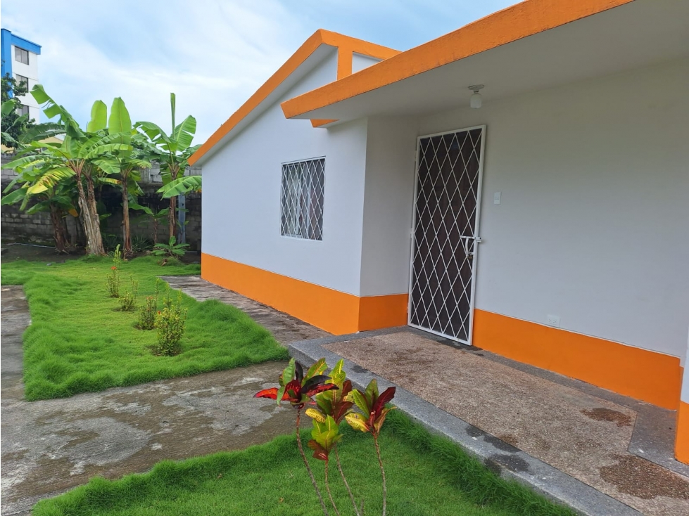 VENDO CASA EN LA PLAYA, AMOBLADA, 3 DORMITORIOS, TONSUPA, ESMERALDAS