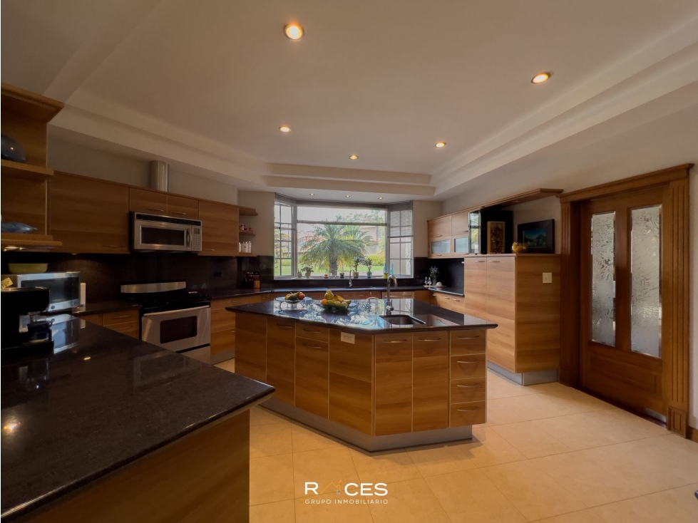 Propiedades de alto nivel en Quito 1375 m² de terreno y jardín — foto 4