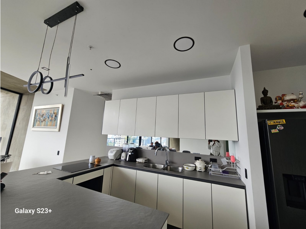 Rento departamento amoblado en La Carolina Piso 23 3 Hab — foto 3