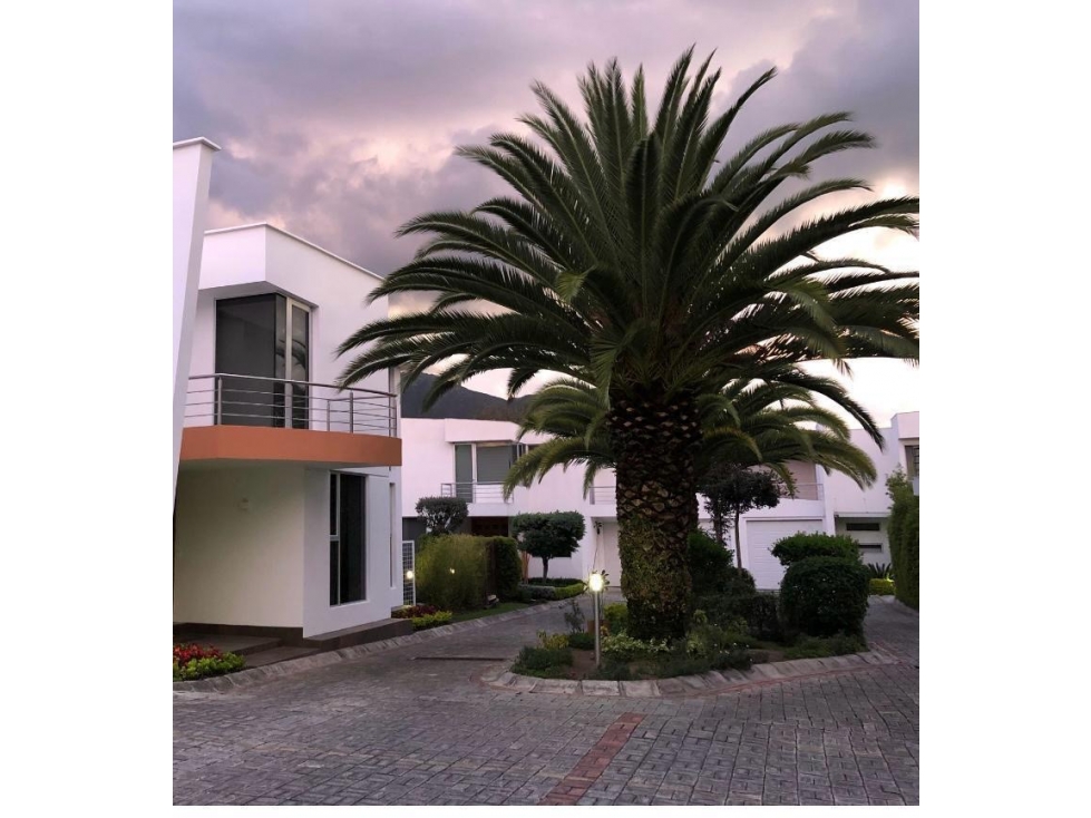 Casa en Venta en Tumbaco | 286 m² Construcción + 123 m² Jardín - 3