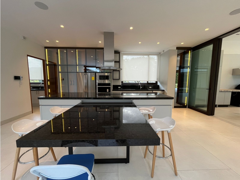 Casas de Venta en Cumbayá a estrenar con Ascensor y Jardín — foto 4