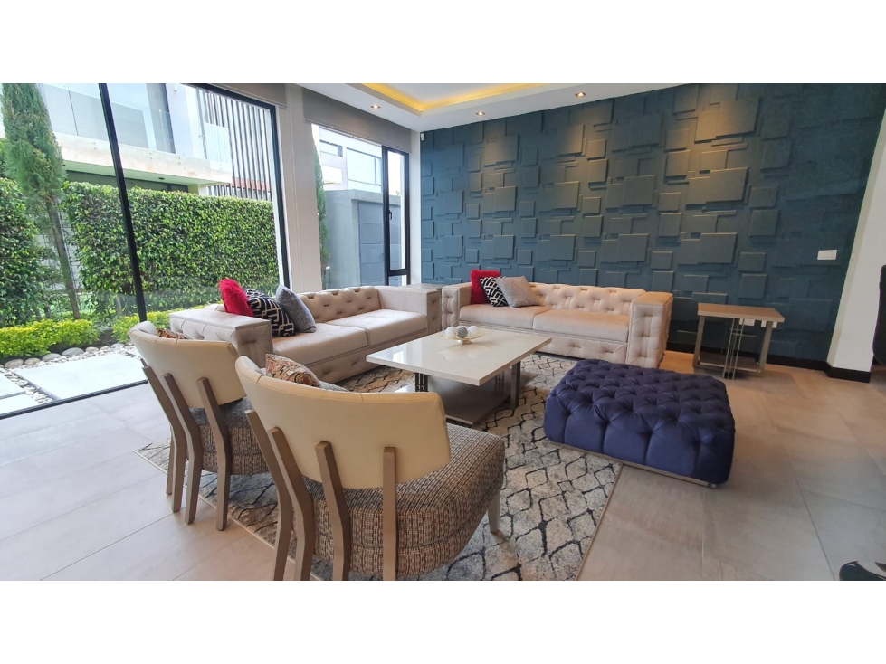 Casa de Lujo en Venta/Renta en Tumbaco | La Viña del Chiche, Quito