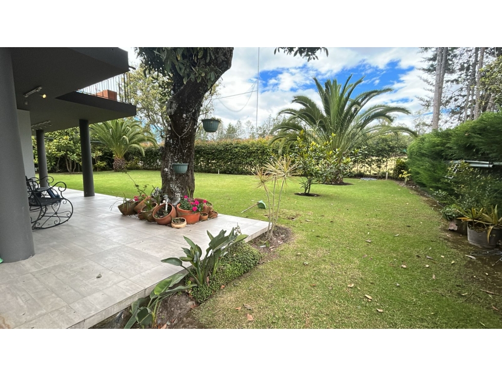 Casa de lujo en Venta en Puembo en Urb. Arrayanes primera etappa - 2