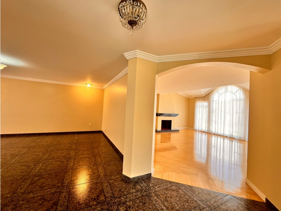 Casas de arriendo Cumbayá cerca USFQ con jardín y área BB — foto 4